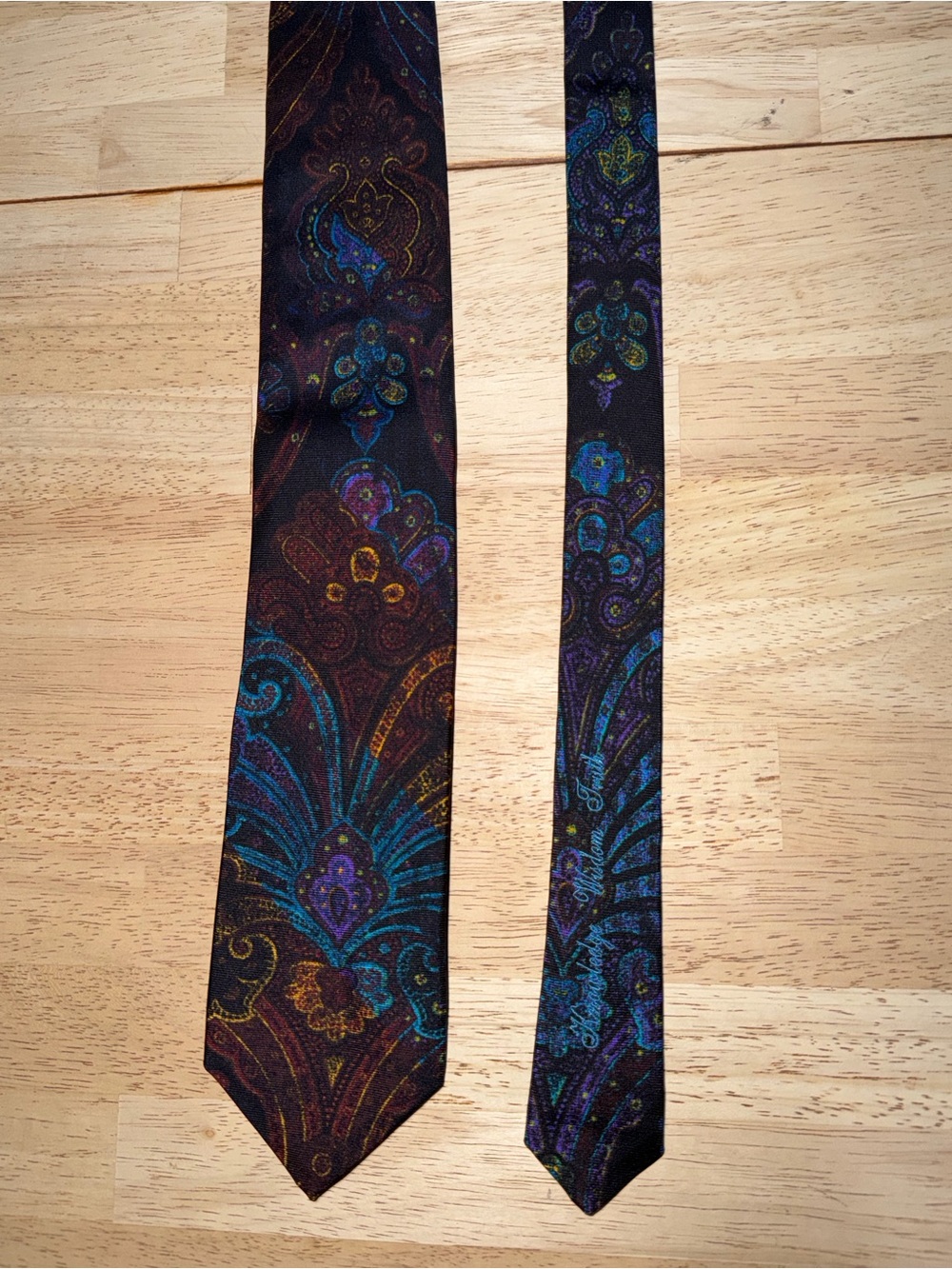 Robert Graham 100% Silk Made In USA Paisley Medallion Necktie Multicolor